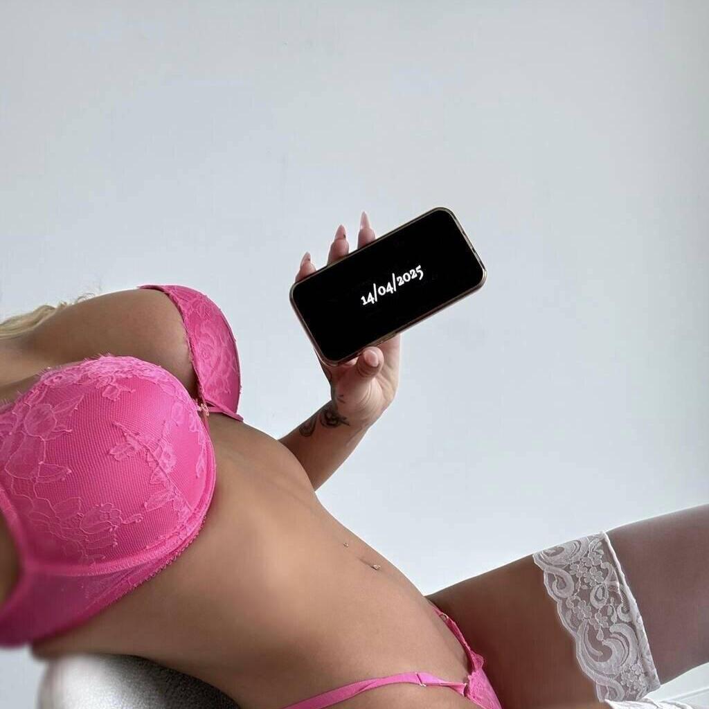 
                        Ashley
                     is Female Escorts. | Comox Balley | British Columbia | Canada | canadatopescorts.com 