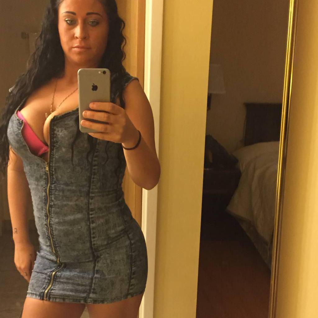 
                        Rowena
                     is Female Escorts. | Kitchener | Ontario | Canada | canadatopescorts.com 