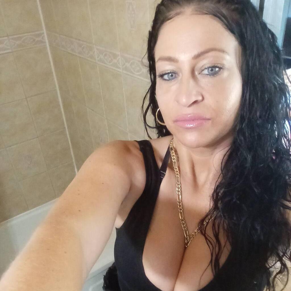 
                        Rowena
                     is Female Escorts. | Kitchener | Ontario | Canada | canadatopescorts.com 