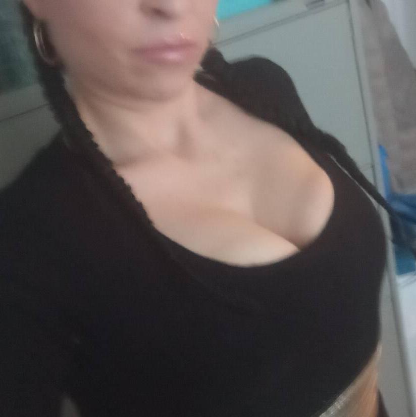 
                        Rowena
                     is Female Escorts. | Kitchener | Ontario | Canada | canadatopescorts.com 
