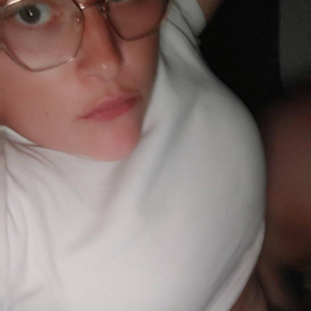 
                        Laura
                     is Female Escorts. | Owen Sound | Ontario | Canada | canadatopescorts.com 