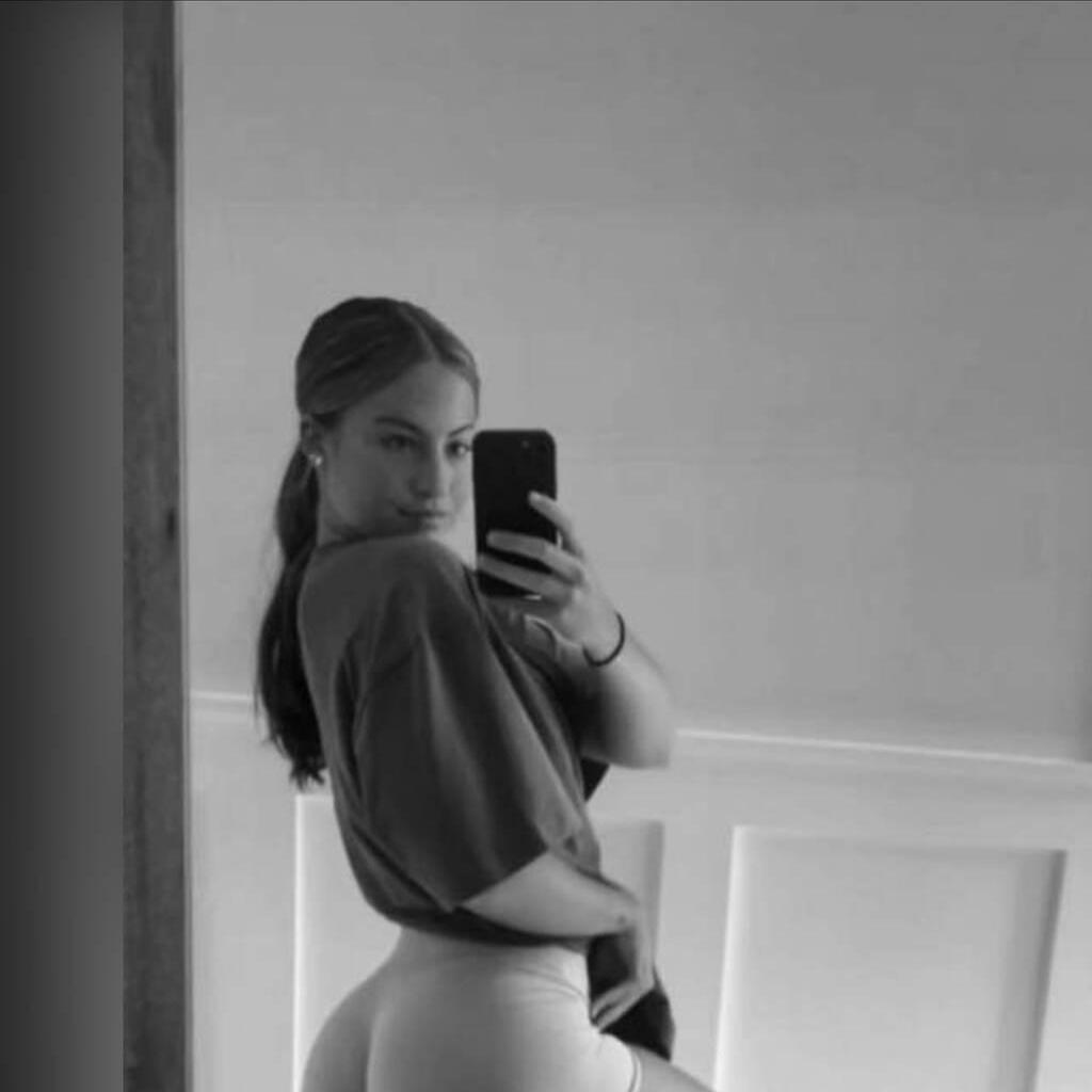 
                        molly
                     is Female Escorts. | Quebec City | Quebec | Canada | canadatopescorts.com 