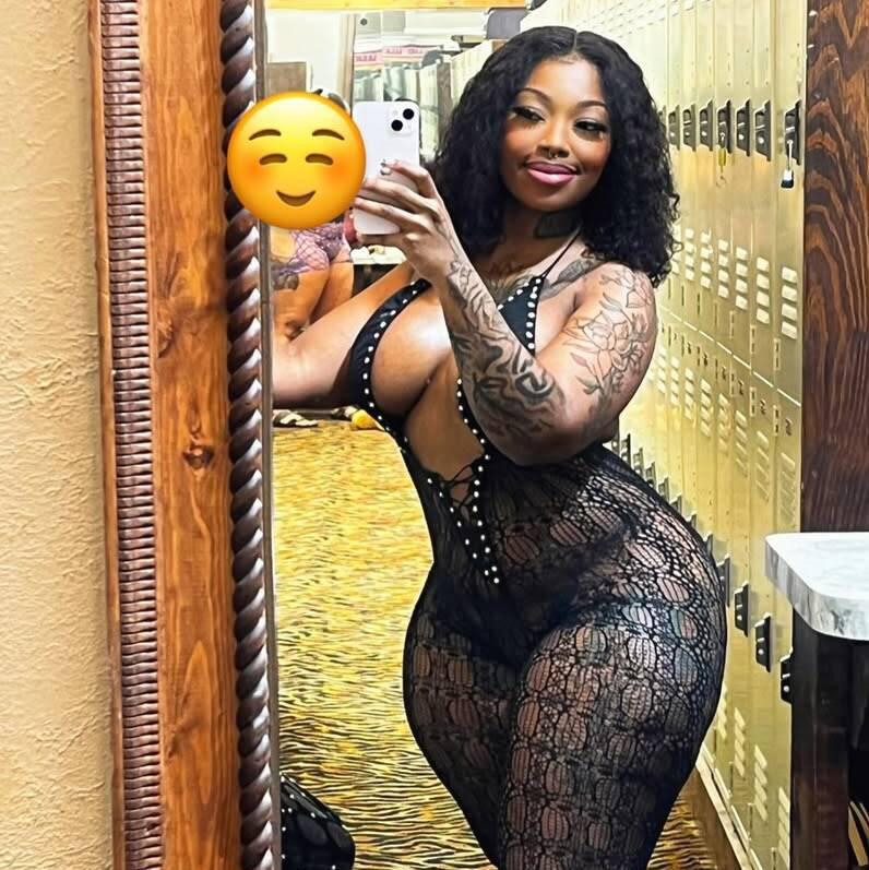 
                        Coco
                     is Female Escorts. | Owen Sound | Ontario | Canada | canadatopescorts.com 