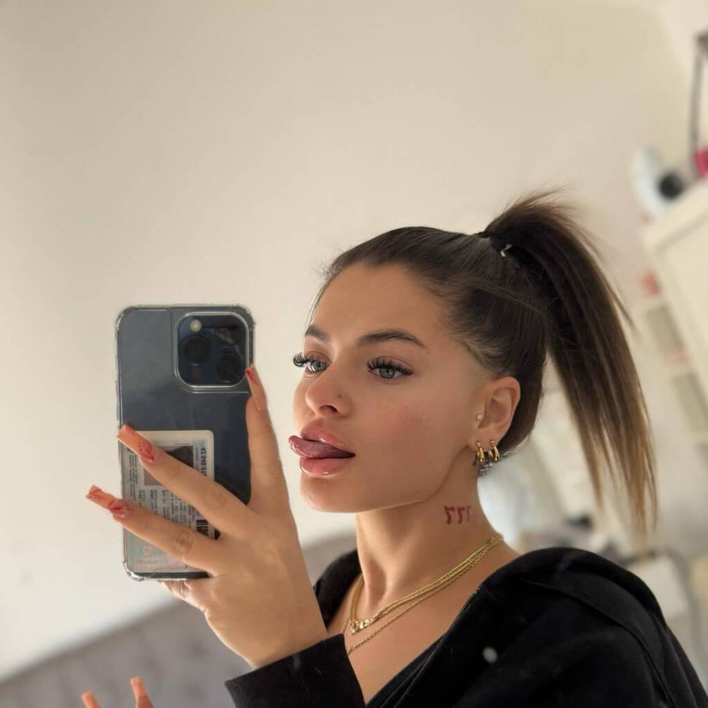 
                        Eva
                     is Female Escorts. | windsor | Ontario | Canada | canadatopescorts.com 