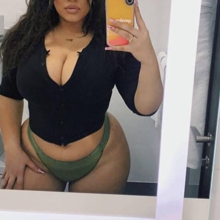
                        Royal
                     is Female Escorts. | Toronto | Ontario | Canada | canadatopescorts.com 