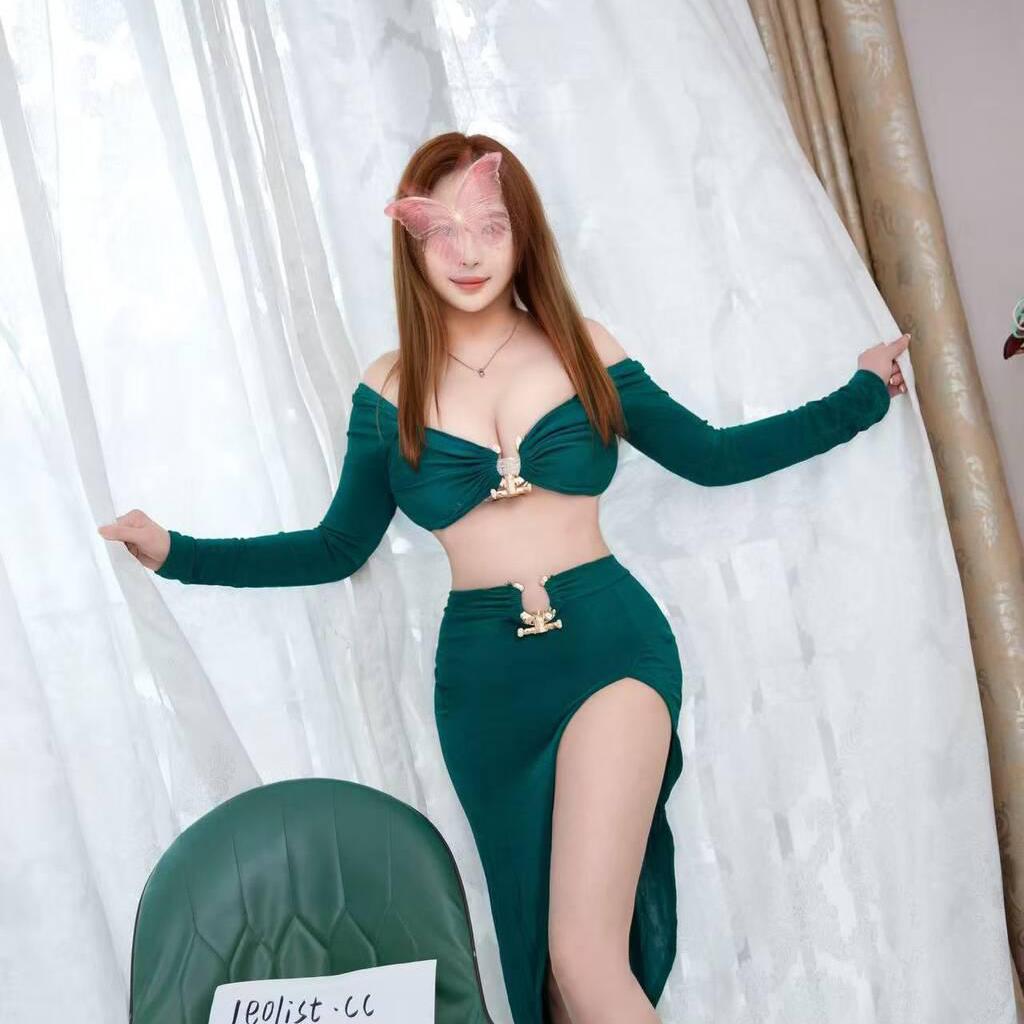 
                        Evelyn
                     is Female Escorts. | Vancouver | British Columbia | Canada | canadatopescorts.com 