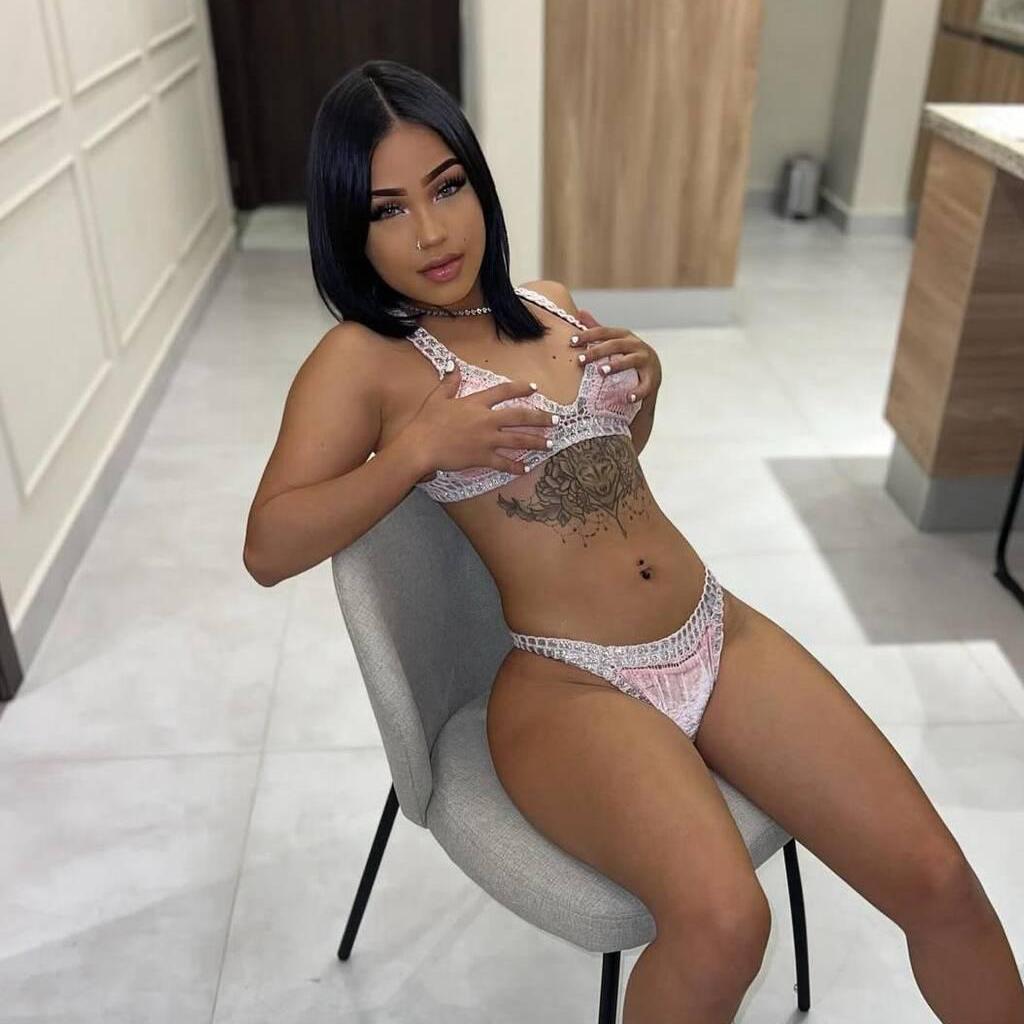 
                        Carlax
                     is Female Escorts. | St. John | New Brunswick | Canada | canadatopescorts.com 