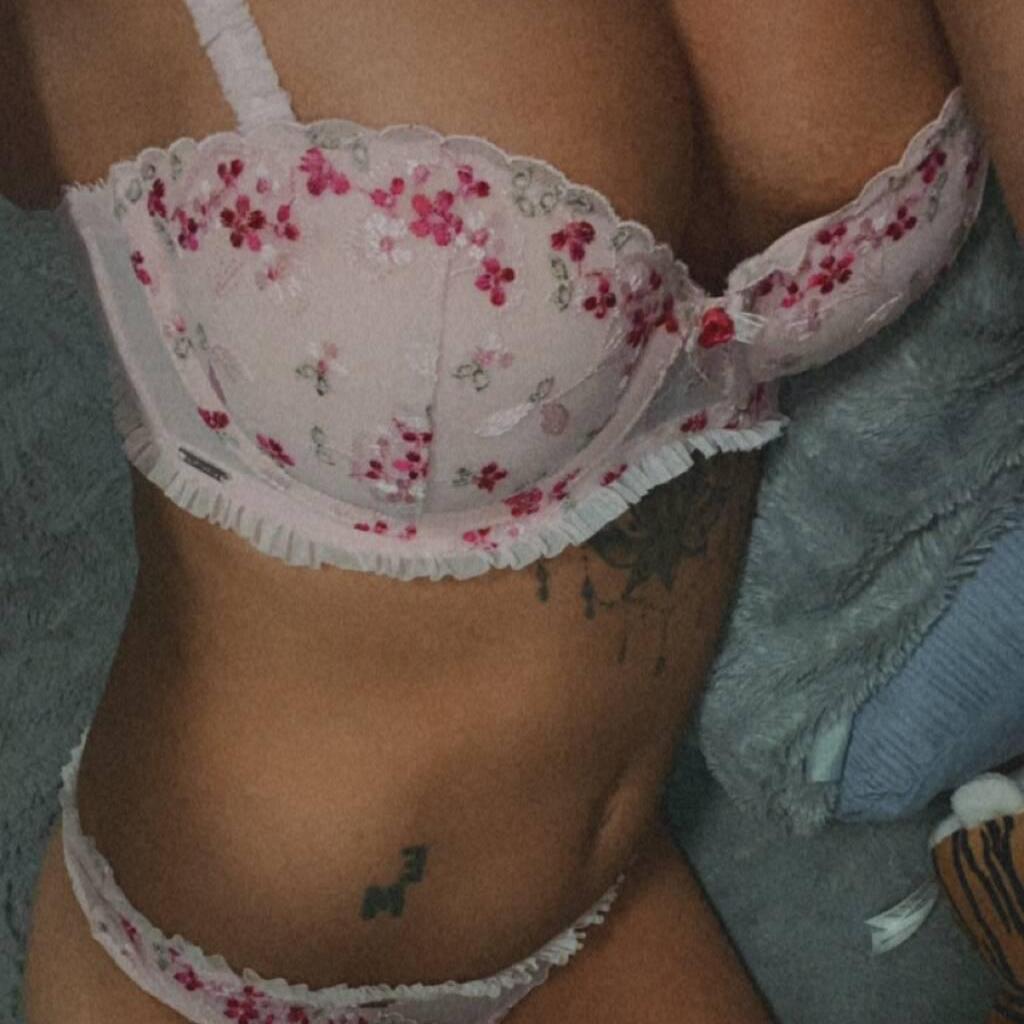 
                        Chloé
                     is Female Escorts. | Niagara | Ontario | Canada | canadatopescorts.com 