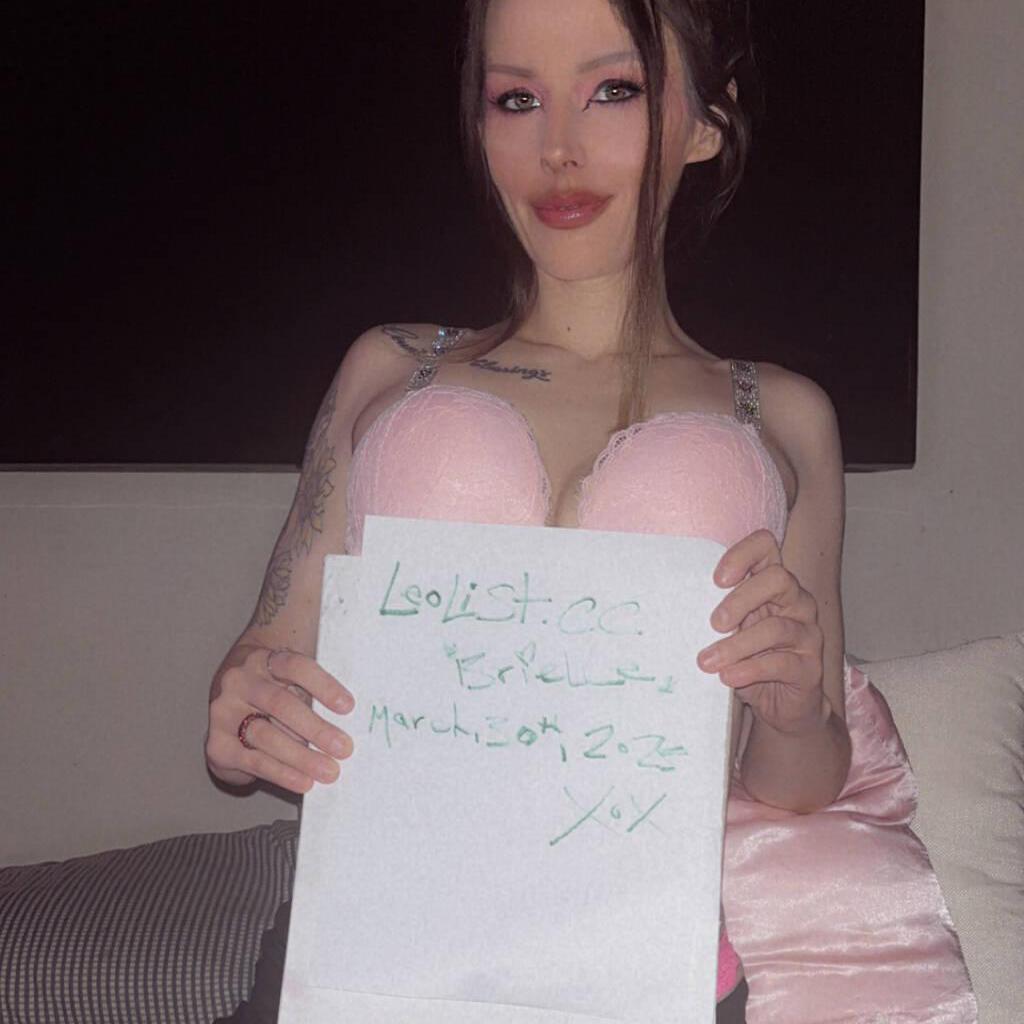 
                        Brielle
                     is Female Escorts. | Owen Sound | Ontario | Canada | canadatopescorts.com 