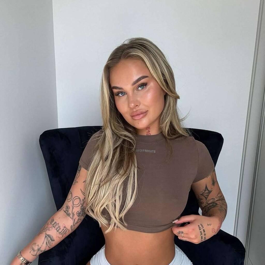 
                        Amélie
                     is Female Escorts. | Sherbrooke | Quebec | Canada | canadatopescorts.com 