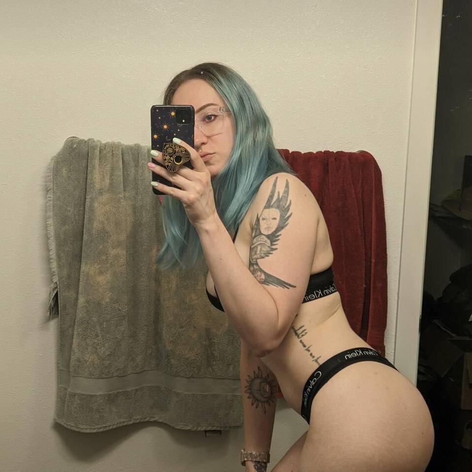 
                        Roxanne
                     is Female Escorts. | Prince Albert | Saskatchewan | Canada | canadatopescorts.com 