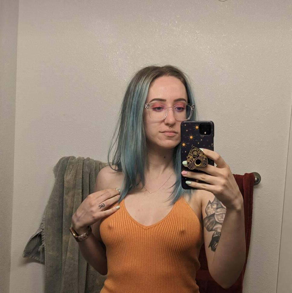 
                        Roxanne
                     is Female Escorts. | Prince Albert | Saskatchewan | Canada | canadatopescorts.com 