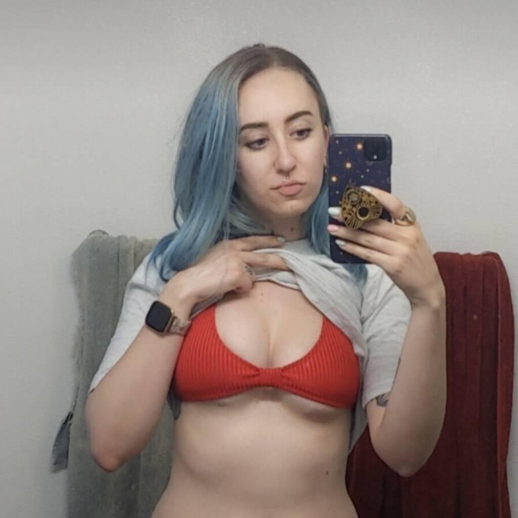 
                        Roxanne
                     is Female Escorts. | Prince Albert | Saskatchewan | Canada | canadatopescorts.com 