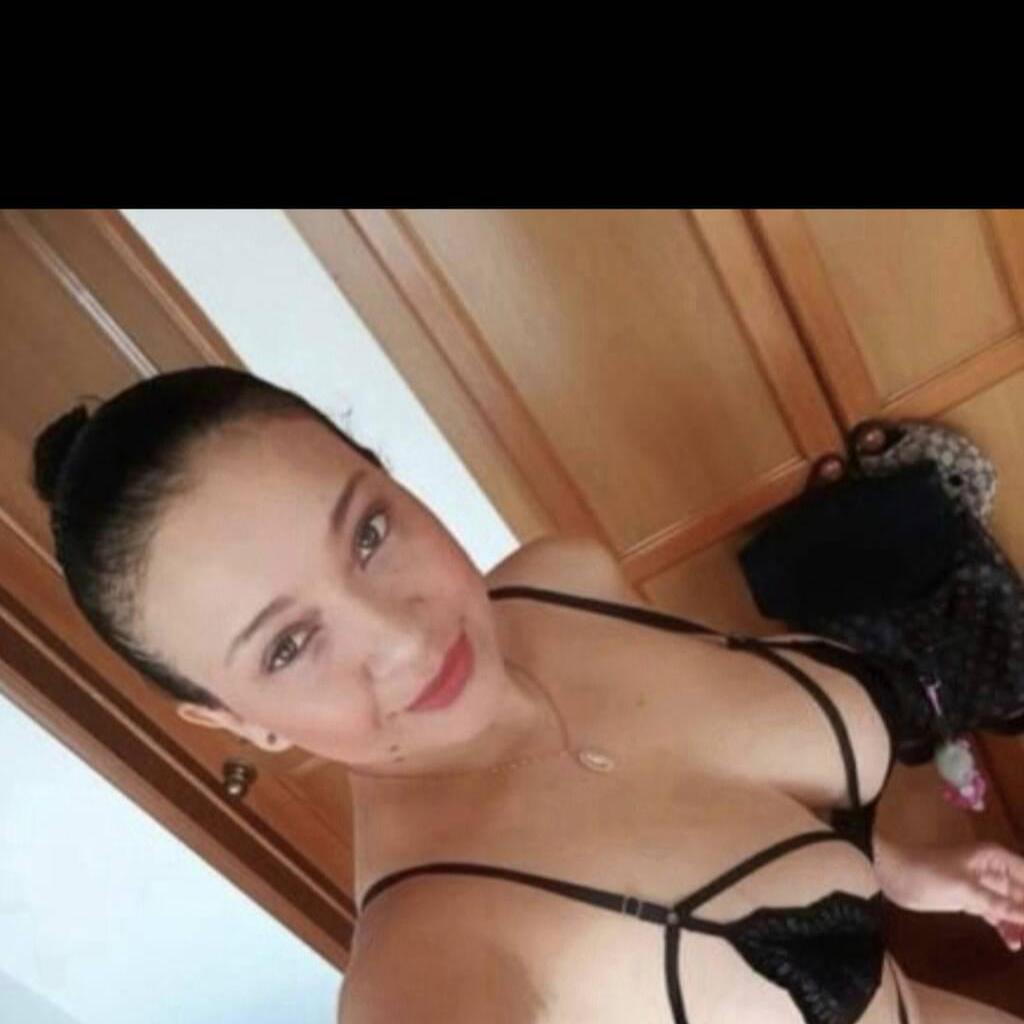 
                        Laura
                     is Female Escorts. | Kitchener | Ontario | Canada | canadatopescorts.com 