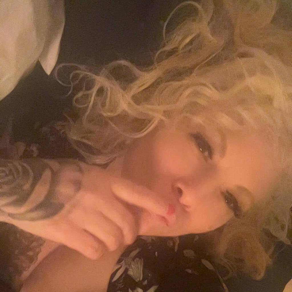 
                        Em
                     is Female Escorts. | Vancouver | British Columbia | Canada | canadatopescorts.com 
