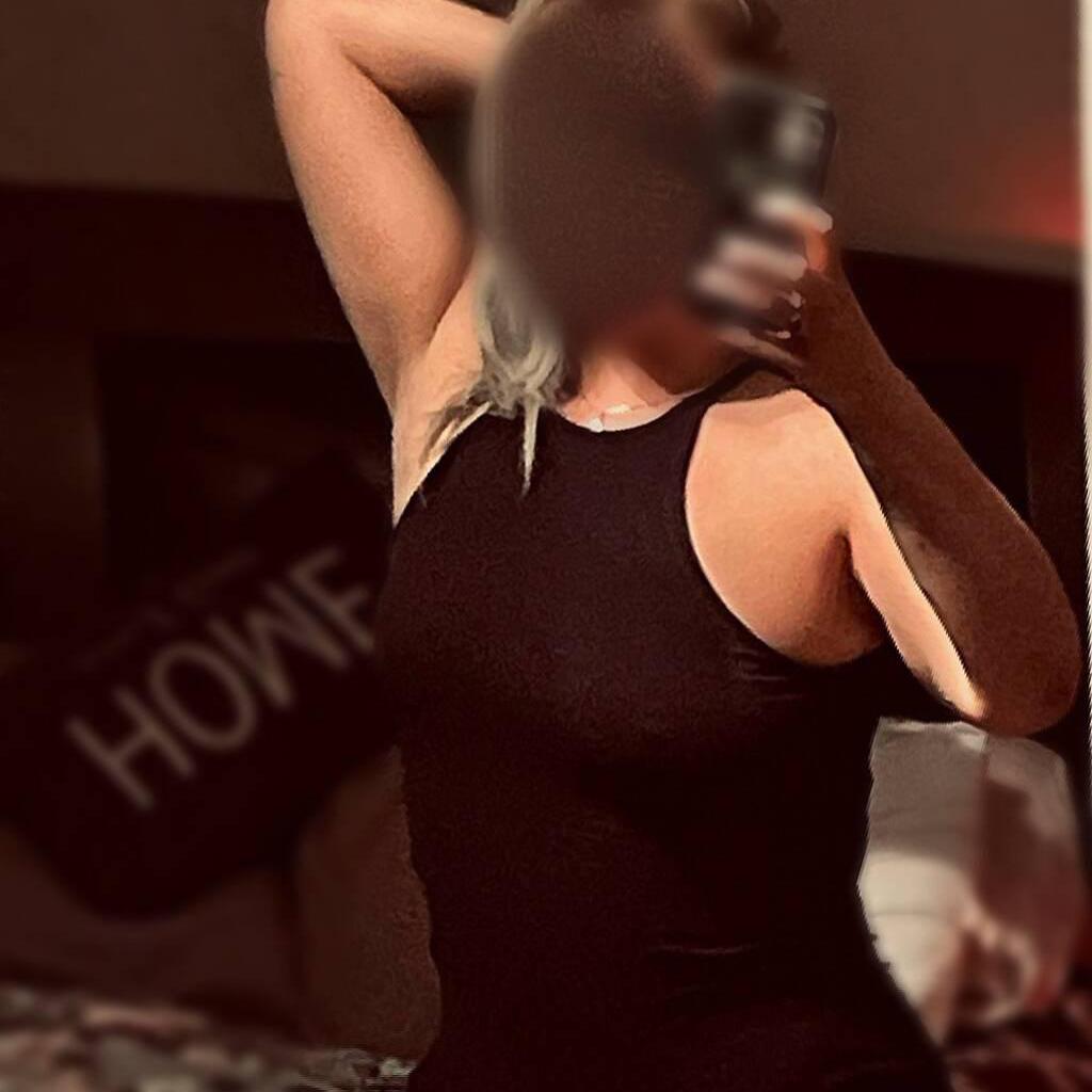 
                        Danni
                     is Female Escorts. | Grande Prairie | Alberta | Canada | canadatopescorts.com 
