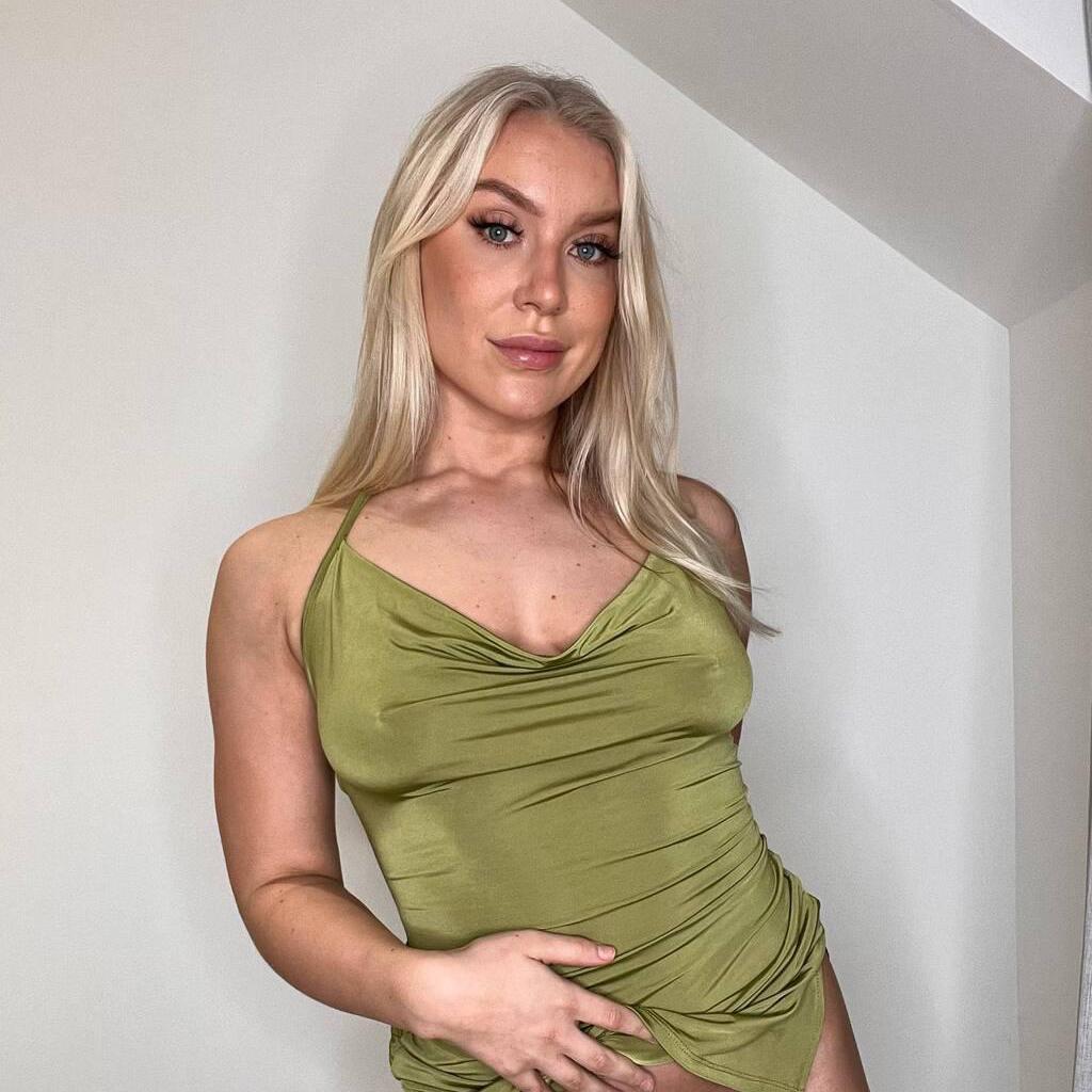 
                        Arianna  luna
                     is Female Escorts. | St. Albert | Alberta | Canada | canadatopescorts.com 