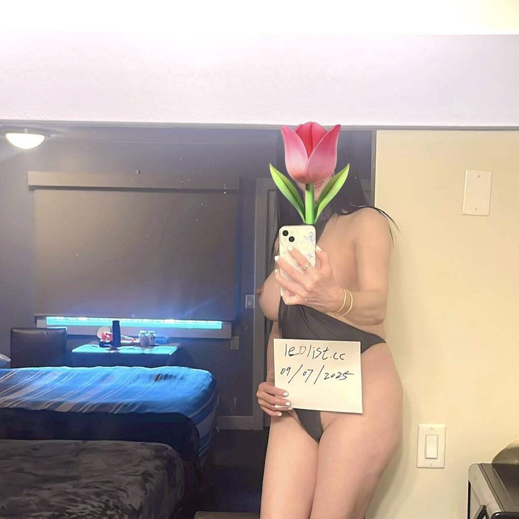 
                        Helen
                     is Female Escorts. | Kamloops | British Columbia | Canada | canadatopescorts.com 