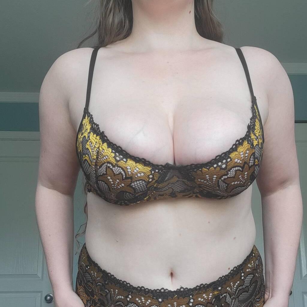 
                        Tina Marie
                     is Female Escorts. | Vancouver | British Columbia | Canada | canadatopescorts.com 
