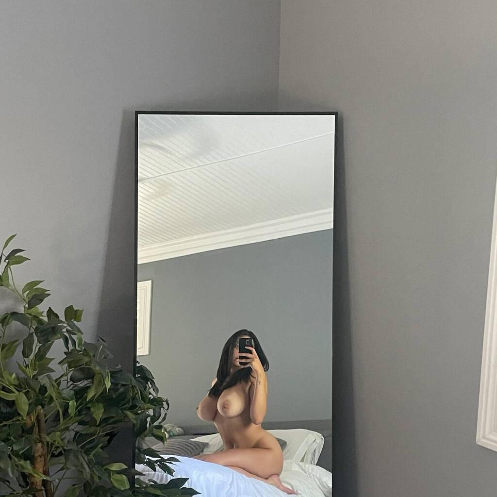 
                        Veronica
                     is Female Escorts. | Comox Balley | British Columbia | Canada | canadatopescorts.com 