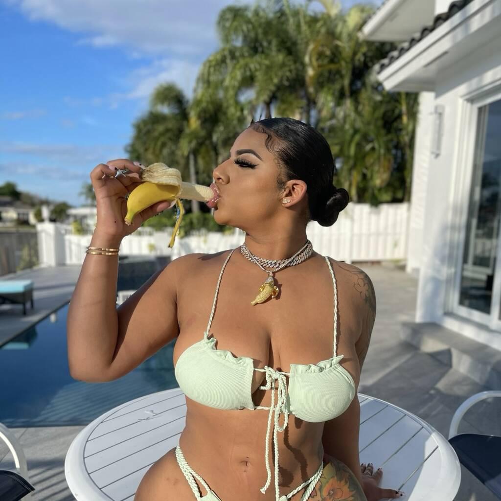 
                        Melli
                     is Female Escorts. | Medicine Hat | Alberta | Canada | canadatopescorts.com 