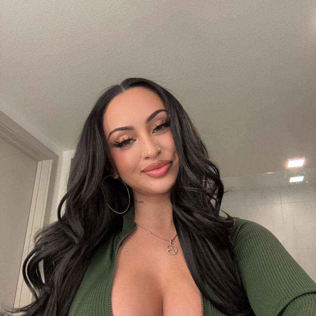 
                        Carey
                     is Female Escorts. | Regina | Saskatchewan | Canada | canadatopescorts.com 