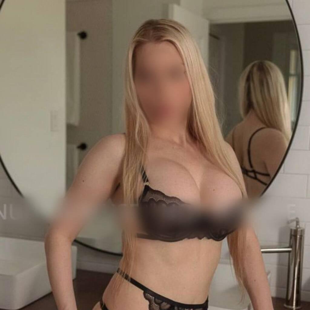 
                        Lola
                     is Female Escorts. | Quebec City | Quebec | Canada | canadatopescorts.com 