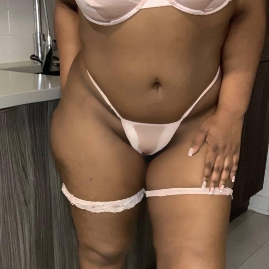 
                        New babe Pariis)
                     is Female Escorts. | Niagara | Ontario | Canada | canadatopescorts.com 