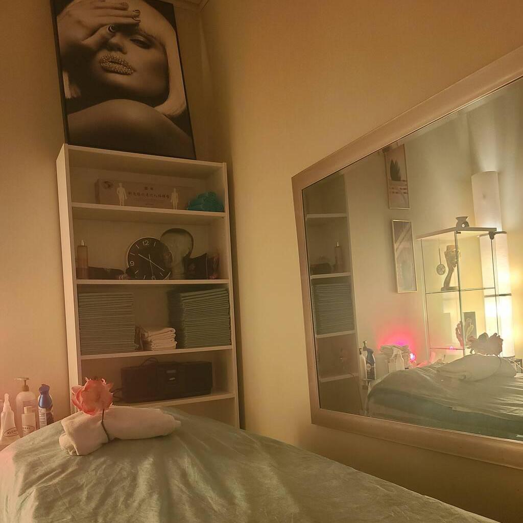 
                        Emily
                     is Female Escorts. | Barrie | Ontario | Canada | canadatopescorts.com 