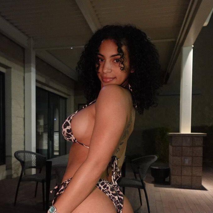 
                        jen
                     is Female Escorts. | Comox Balley | British Columbia | Canada | canadatopescorts.com 