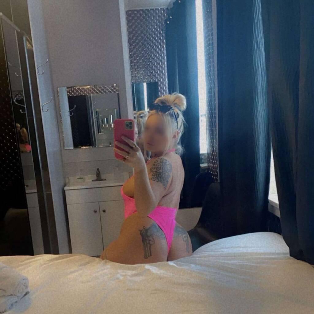 
                        Adelleee
                     is Female Escorts. | Kingston | Ontario | Canada | canadatopescorts.com 