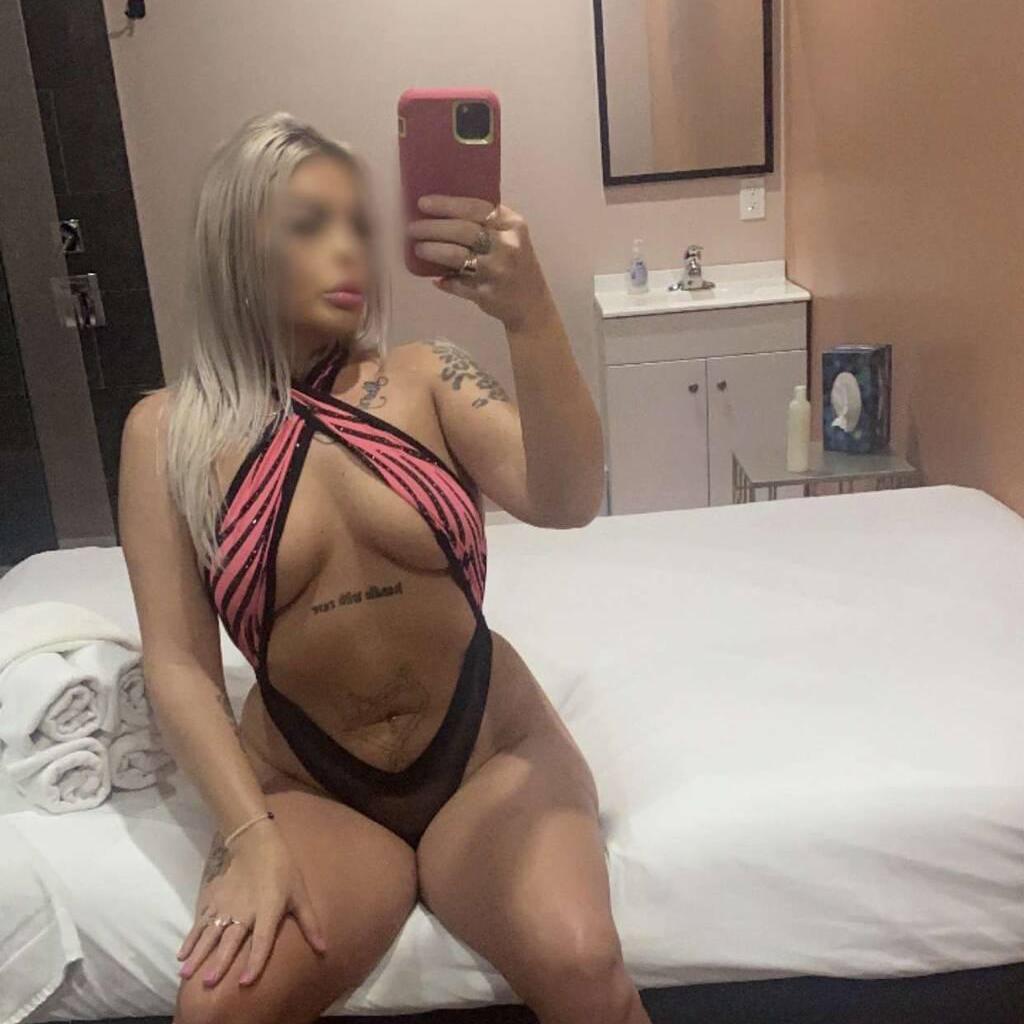 
                        Adelleee
                     is Female Escorts. | Kingston | Ontario | Canada | canadatopescorts.com 