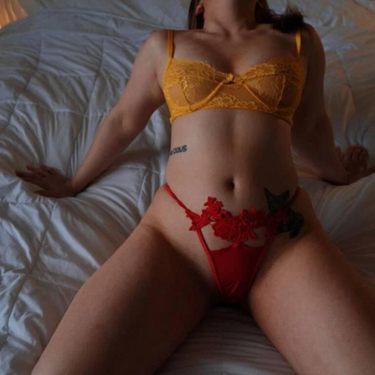 
                        EMILY PAIGE
                     is Female Escorts. | Kelowna | British Columbia | Canada | canadatopescorts.com 