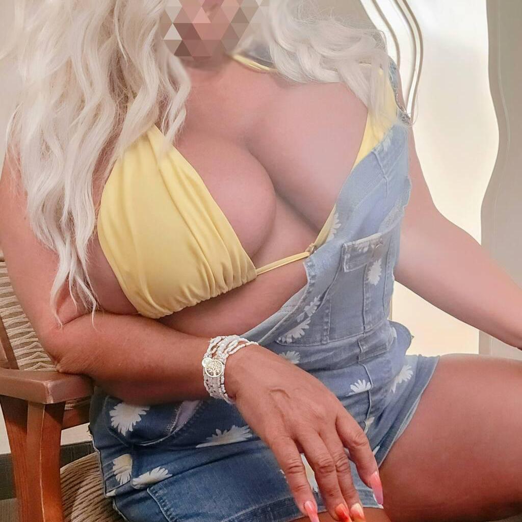 
                        Victtoria
                     is Female Escorts. | Toronto | Ontario | Canada | canadatopescorts.com 