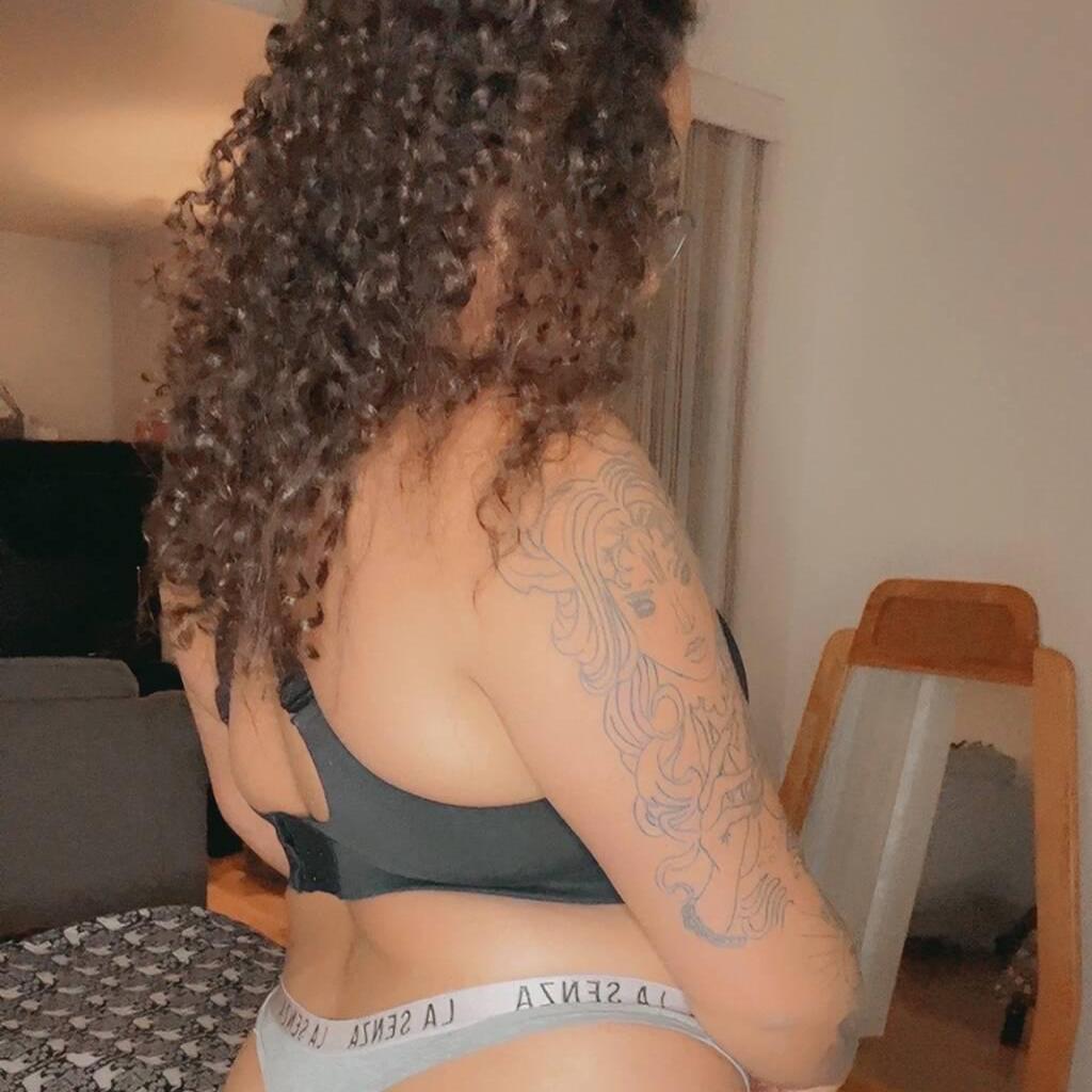 
                        Iris
                     is Female Escorts. | Quebec City | Quebec | Canada | canadatopescorts.com 