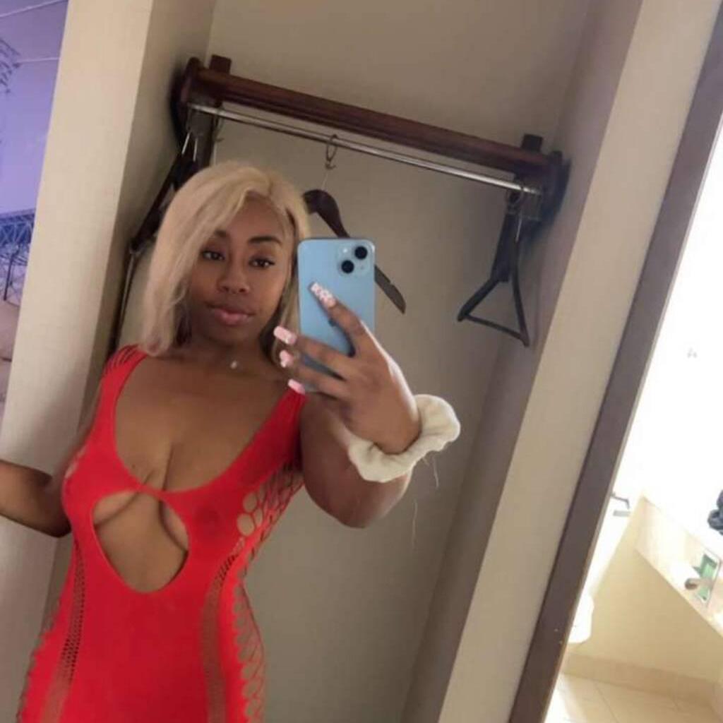 
                        Krystal
                     is Female Escorts. | Montreal | Quebec | Canada | canadatopescorts.com 