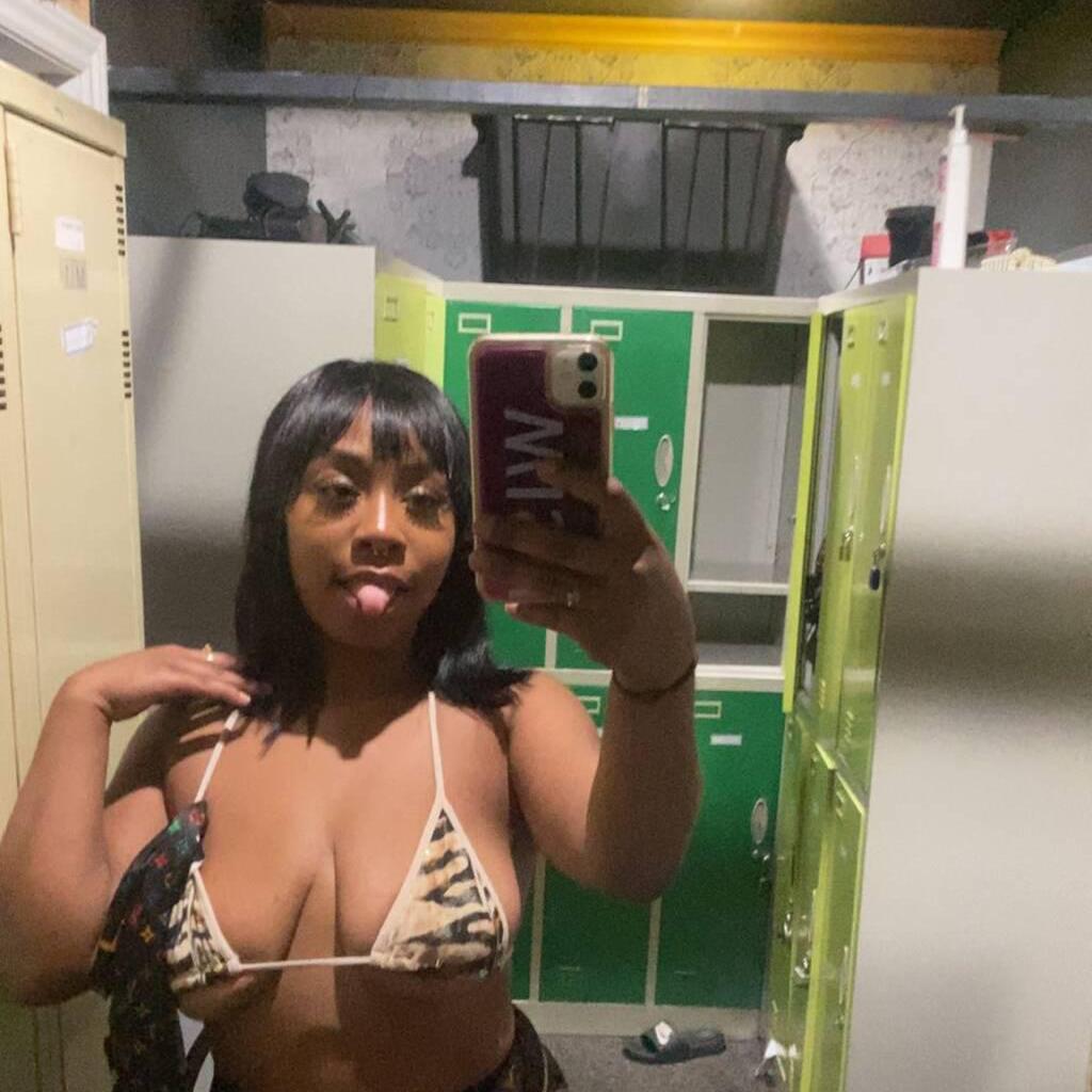 
                        Krystal
                     is Female Escorts. | Montreal | Quebec | Canada | canadatopescorts.com 