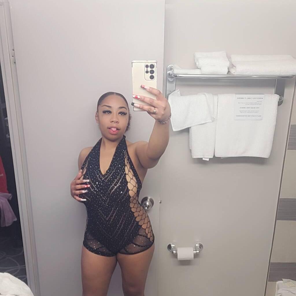 
                        Krystal
                     is Female Escorts. | Montreal | Quebec | Canada | canadatopescorts.com 
