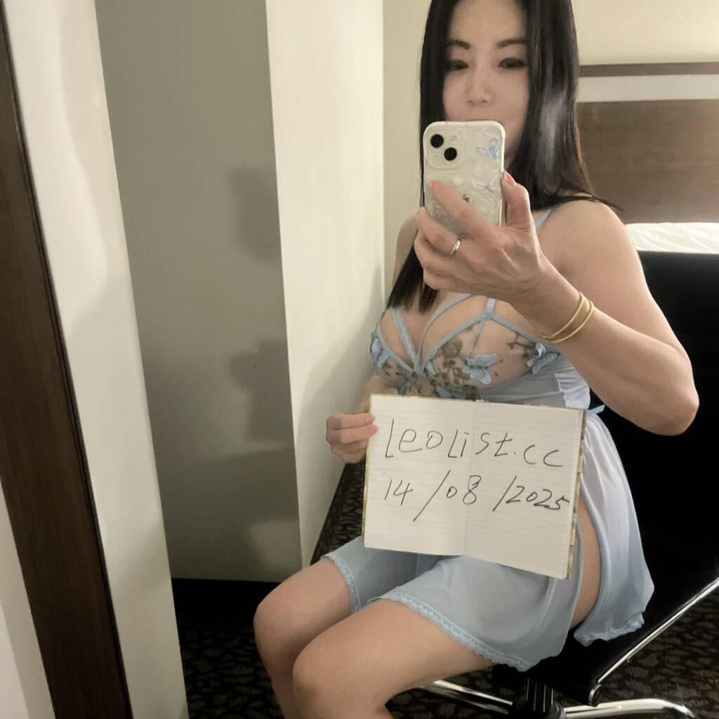 
                        Helen
                     is Female Escorts. | Cariboo | British Columbia | Canada | canadatopescorts.com 