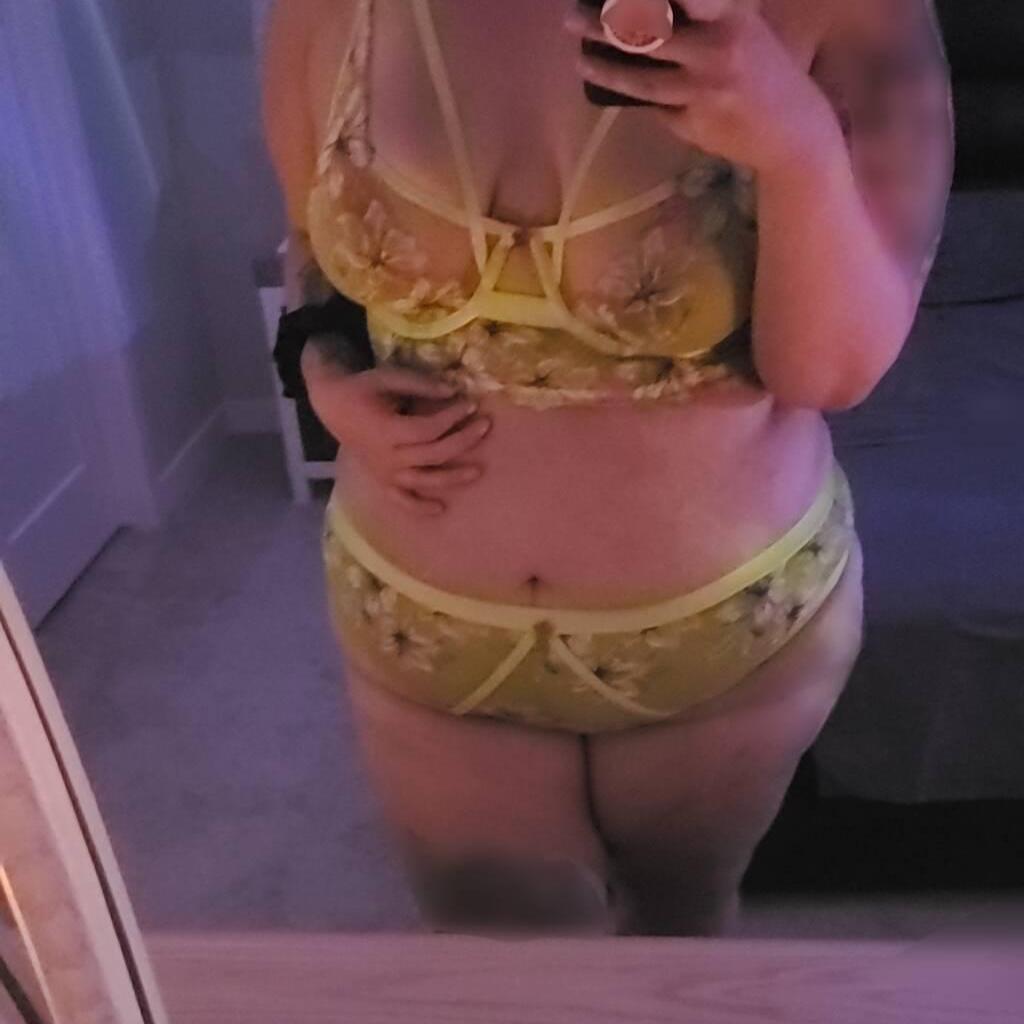 
                        Ivy
                     is Female Escorts. | Regina | Saskatchewan | Canada | canadatopescorts.com 