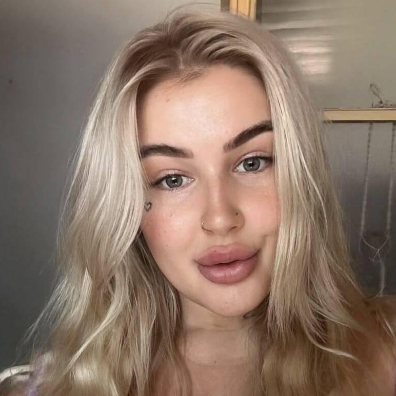 
                        Amber
                     is Female Escorts. | Abbotsford | British Columbia | Canada | canadatopescorts.com 