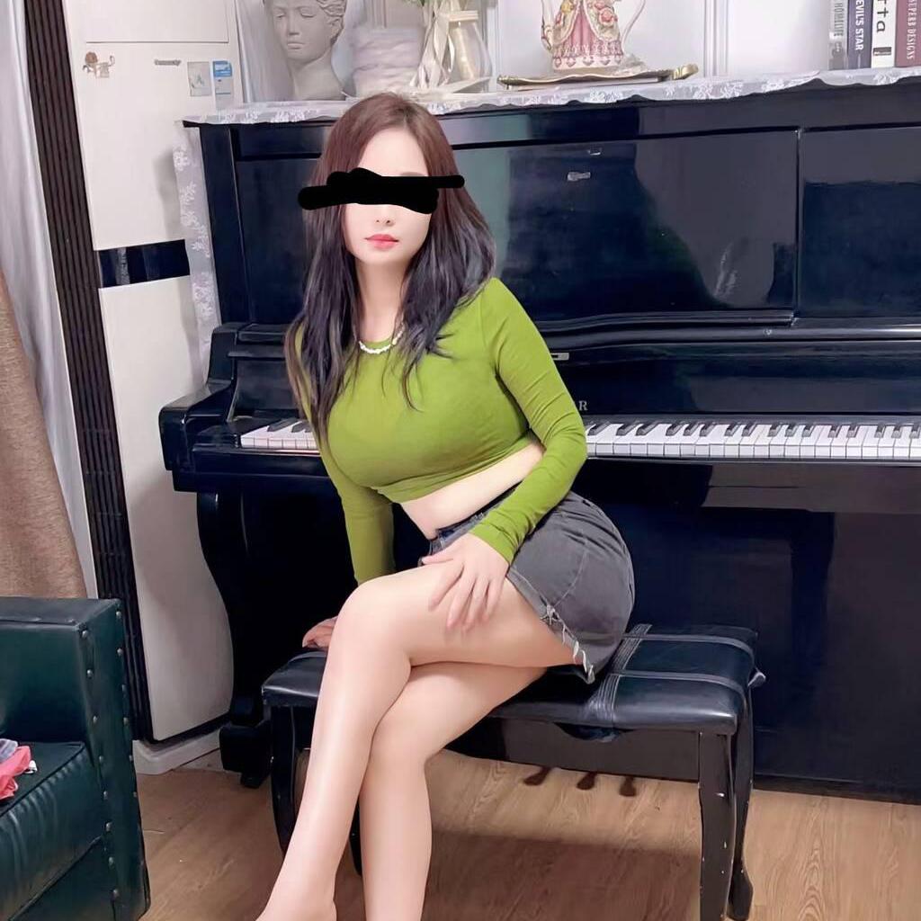 
                        Suki
                     is Female Escorts. | Chatham | Ontario | Canada | canadatopescorts.com 