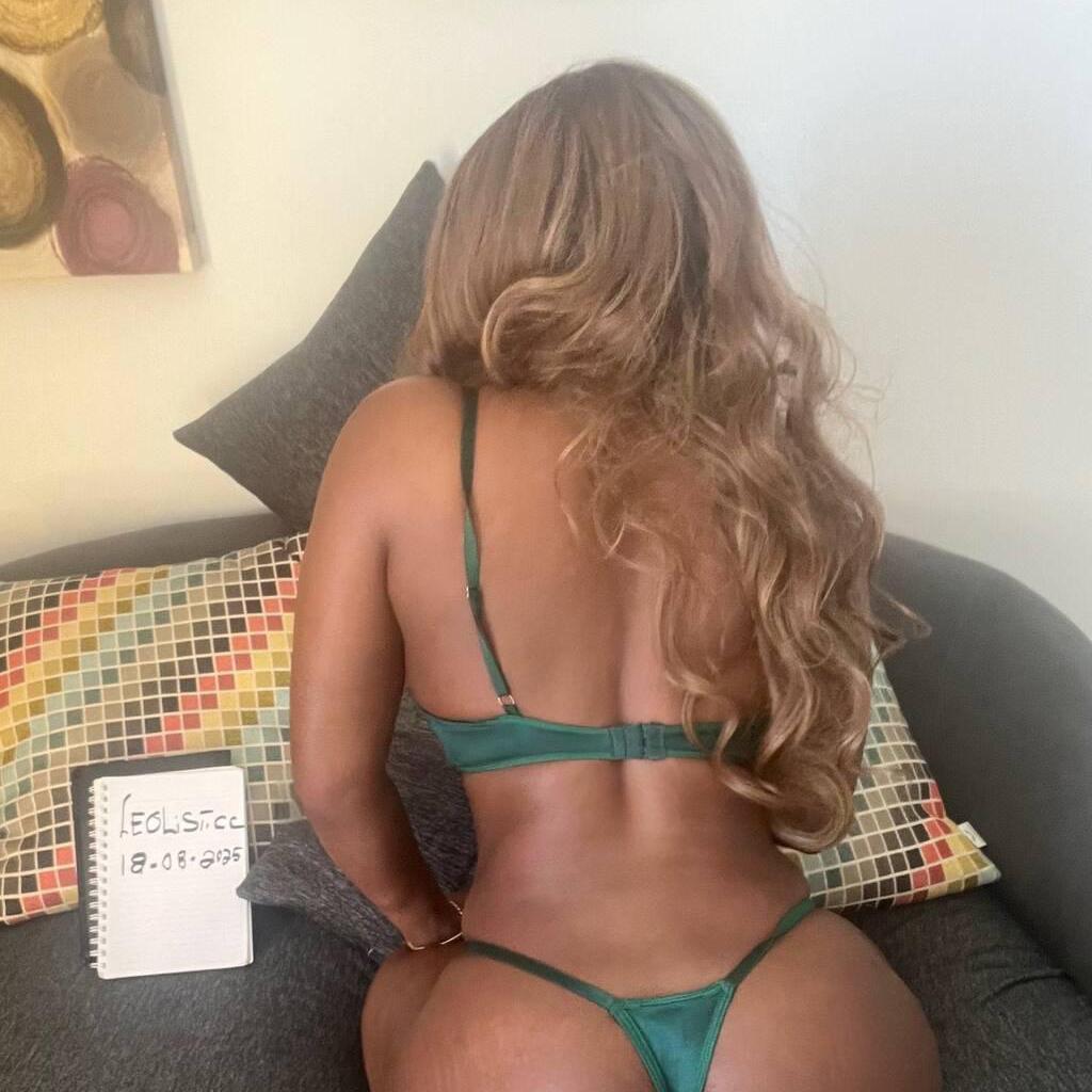 
                        Ariella
                     is Female Escorts. | Montreal | Quebec | Canada | canadatopescorts.com 
