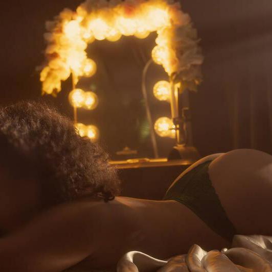 
                        Frankie Finesse
                     is Female Escorts. | Comox Balley | British Columbia | Canada | canadatopescorts.com 