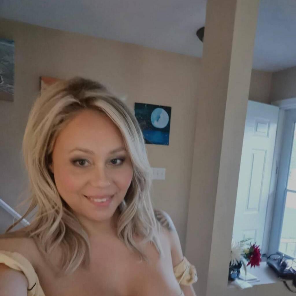 
                        Amity
                     is Female Escorts. | Winnipeg | Manitoba | Canada | canadatopescorts.com 