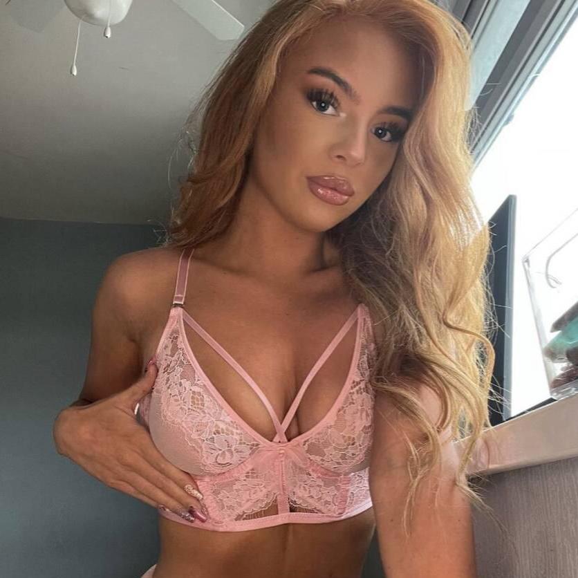 
                        Jessie
                     is Female Escorts. | Quebec City | Quebec | Canada | canadatopescorts.com 