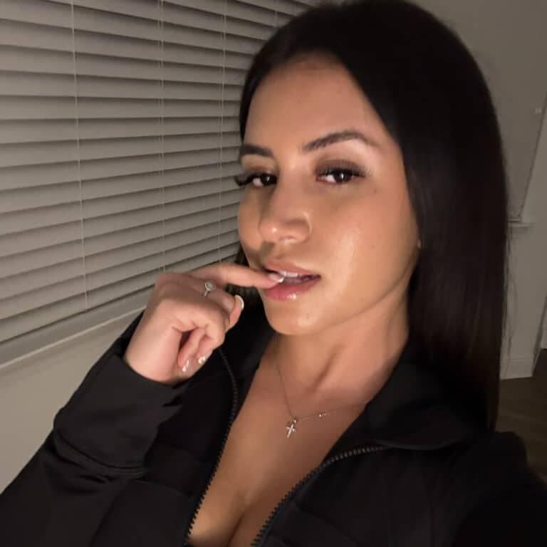 
                        Arianna
                     is Female Escorts. | Saguenay | Quebec | Canada | canadatopescorts.com 
