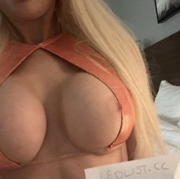 
                        Valentina (Val) Hart
                     is Female Escorts. | Toronto | Ontario | Canada | canadatopescorts.com 