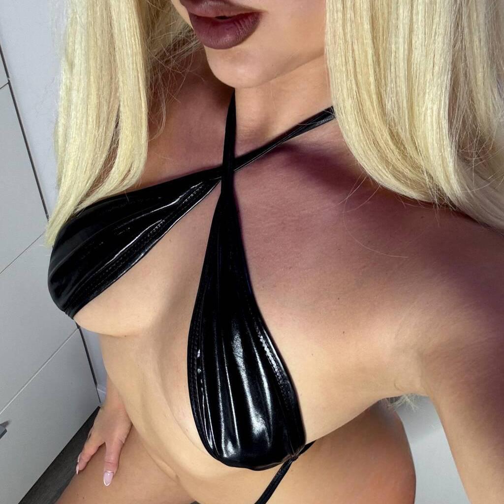 
                        Scarlett
                     is Female Escorts. | Calgary | Alberta | Canada | canadatopescorts.com 