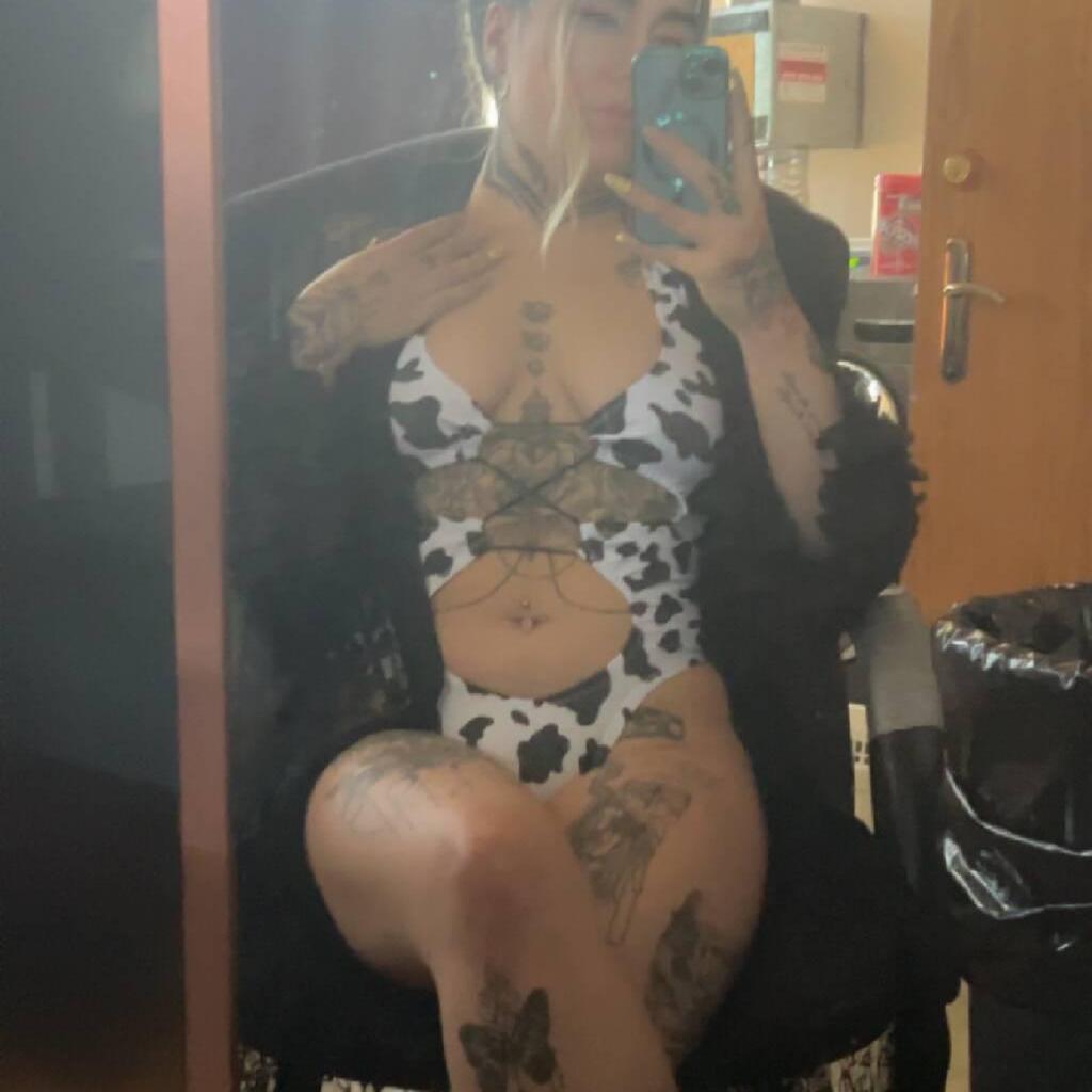 
                        Naomi
                     is Female Escorts. | Red Deer | Alberta | Canada | canadatopescorts.com 